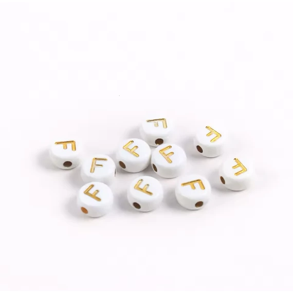 Fehér-arany kerek akril F betű gyöngy 7x4 mm