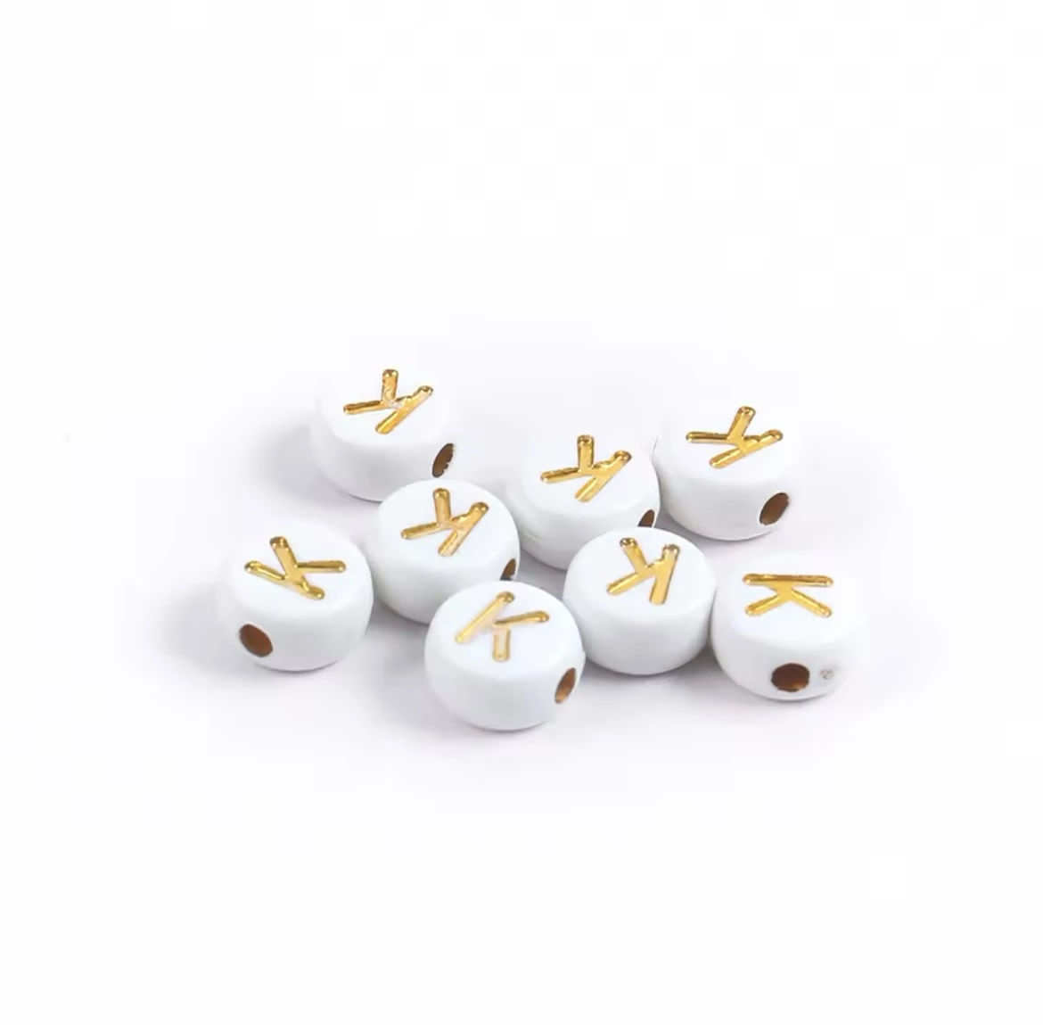 Fehér-arany kerek akril K betű gyöngy 7x4 mm