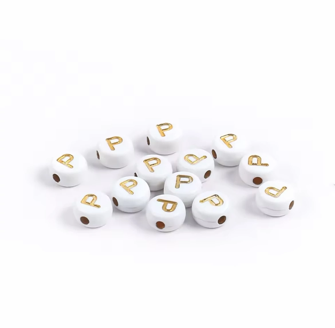 Fehér-arany kerek akril P betű gyöngy 7x4 mm