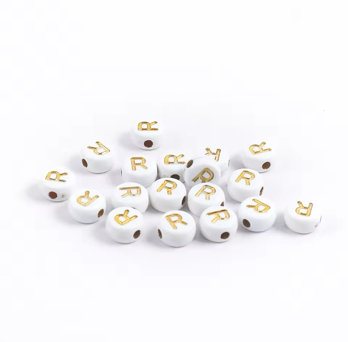 Fehér-arany kerek akril R betű gyöngy 7x4 mm