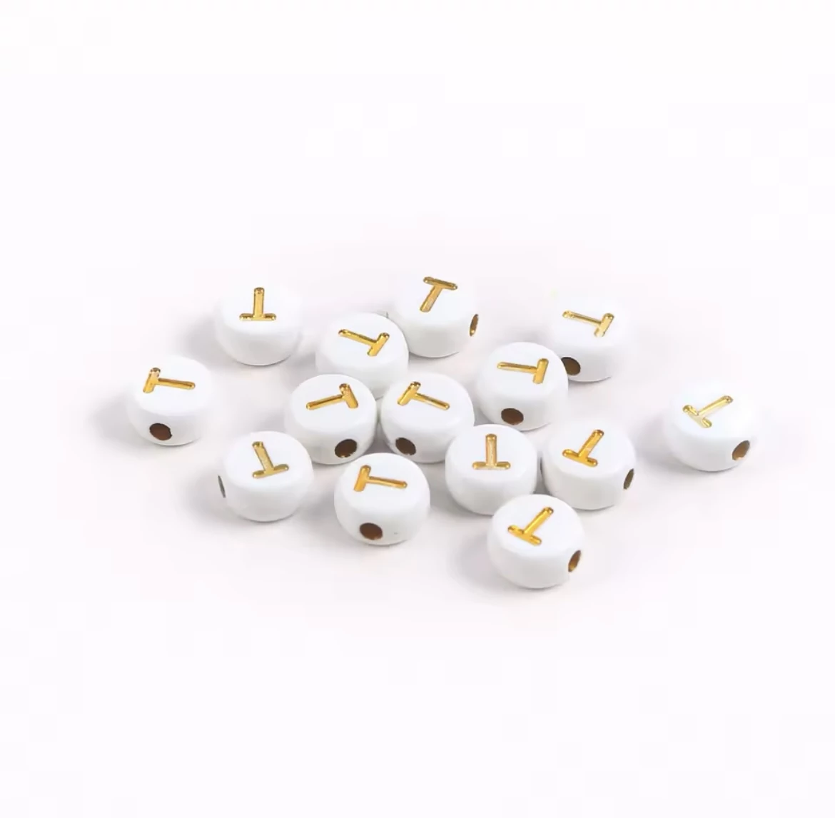 Fehér-arany kerek akril T betű gyöngy 7x4 mm